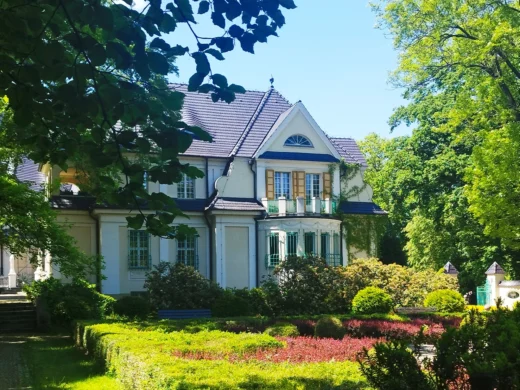 Pałac i klasztor salwatorianów w Bagnie